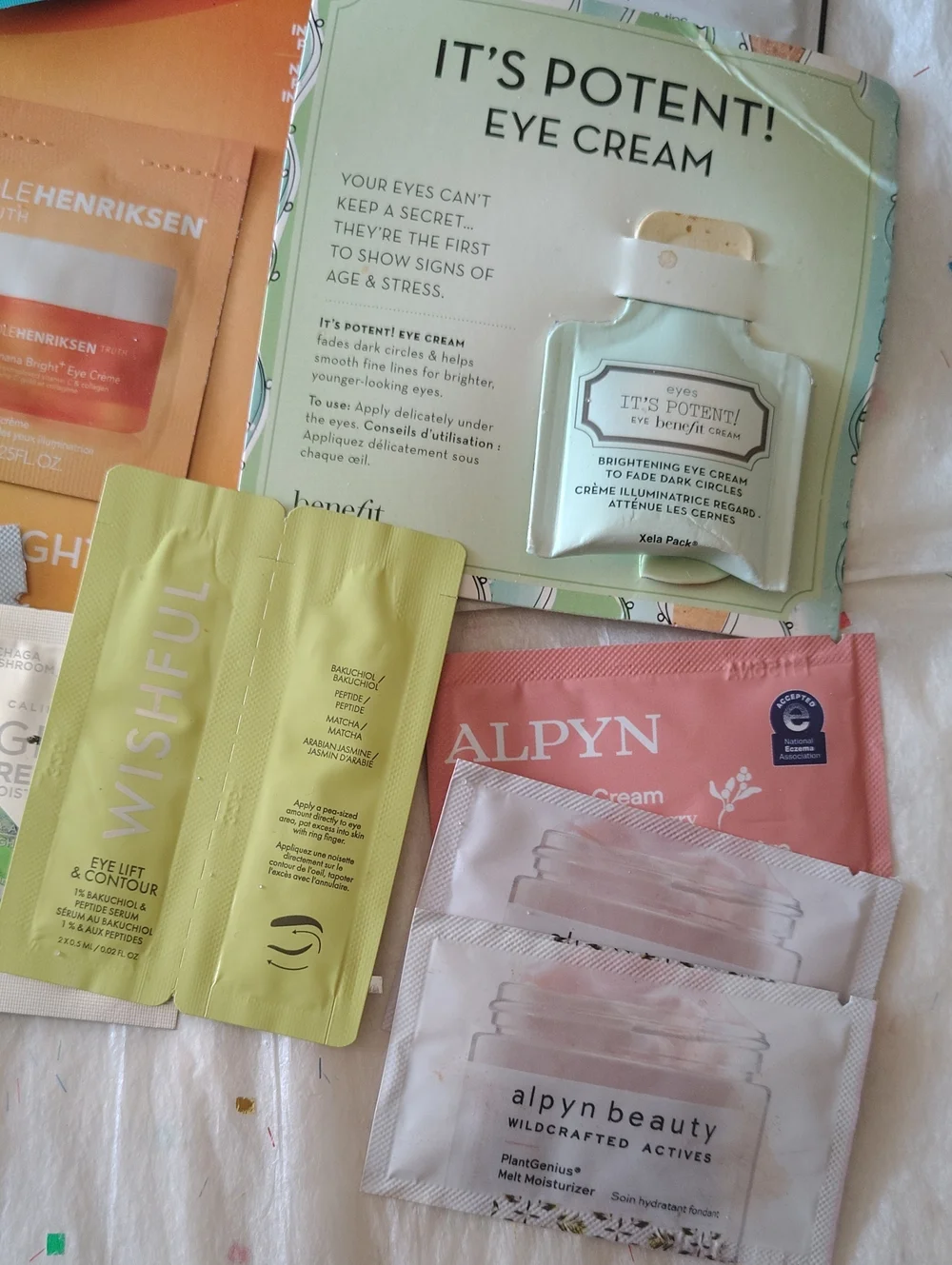 LOT of 18 LUXURY BEAUTY SAMPLES